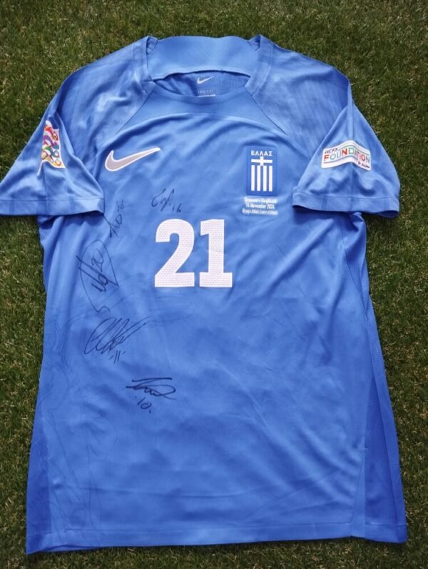 MATCH WORN/ISSUED SHIRT KOSTAS TSIMIKAS AND SIGNED BY BAKASETAS, PELKAS, MANTALOS, ZAFEIRIS AND KOURBELIS GREECE – ENGLAND 0-3 (14/11/24) NATIONS LEAGUE - Image 3