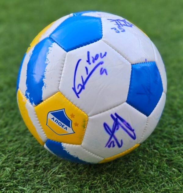 APOEL NICOSIA – OFFICIAL BALL SIGNED BY THE PLAYERS OF THE TEAM 2023/2024 – CYPRUS CHAMPIONS - Image 5