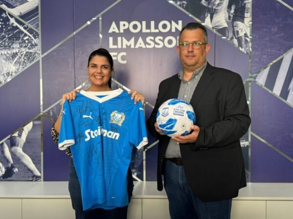 Apollon Limassol – Official Shirt Signed by all the Team – Season 2024/2025 – Collectible for the 70 years of the team - Image 2