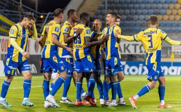 Diamantis Chouchoumis – Asteras Tripoli – MATCH WORN AND SIGNED BY ALL THE TEAM – SEASON 2024/2025 - Image 4